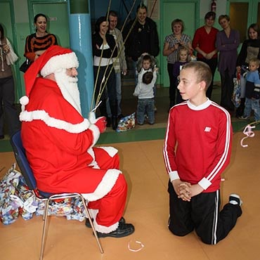 Miko�aj w Koniewie rozdawa� r�zgi i prezenty 