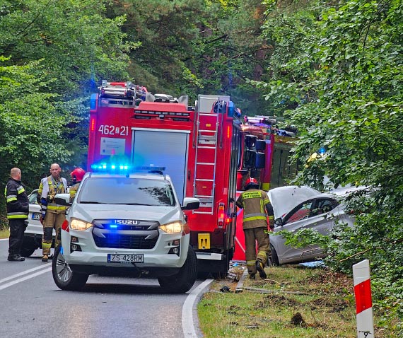 Tragiczny wypadek na drodze midzy Midzyzdrojami a Wisek: jedna osoba nie yje, trzy ranne. Zobacz film!