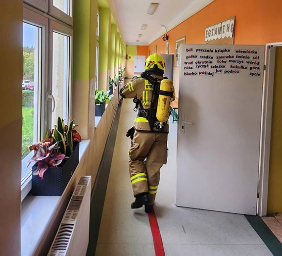 Próbna ewakuacja uczniów i personelu SP w Kołczewie