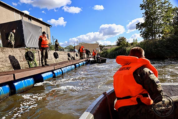 Operacja „Feniks”. Terytorialsi wspierają mieszkańców, ci odpłacają się życzliwością