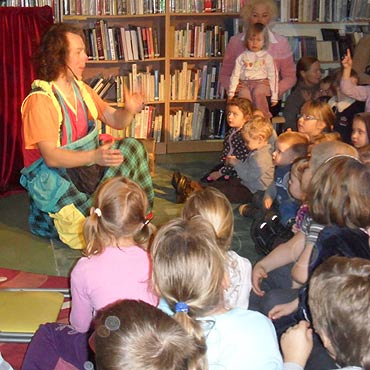 Dziwnów: Spotkanie z klaunem Tomim w bibliotece