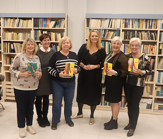 „Być kobietą to przywilej” – spotkanie autorskie z Magdaleną Kuszewską w międzyzdrojskiej bibliotece