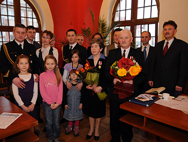 Kamie� Pomorski: Oddali syn�w armii. Dostali medal