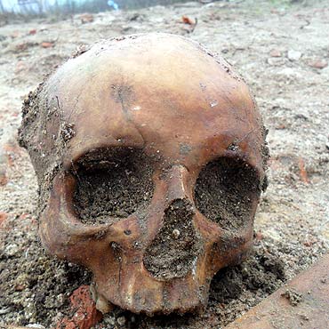 Prace archeologiczne w Gostyniu – odkrycie relikt�w ko�cio�a