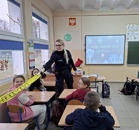 Bezpieczne ferie 2025 w powiecie kamieńskim. Edukacja i działania profilaktyczne dla dzieci