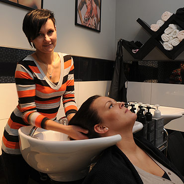 Przygotowania do Sylwestra. T�oczno w salonach fryzjerskich