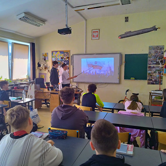 Nowoczesna edukacja w Dziwnowie: historia, jzyk niemiecki i sztuczna inteligencja w jednym projekcie