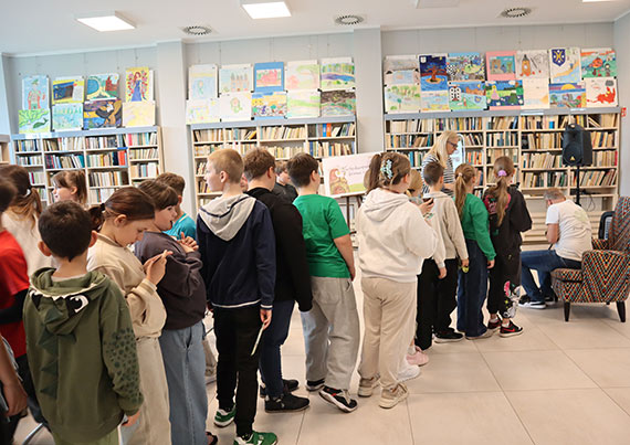 „Rymy, smoki i wyobraźnia” – czyli spotkanie z Pawłem Gołuchem 7 maja 2025 r.