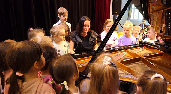 Akademia Pięknych Dźwięków w Międzynarodowym Domu Kultury