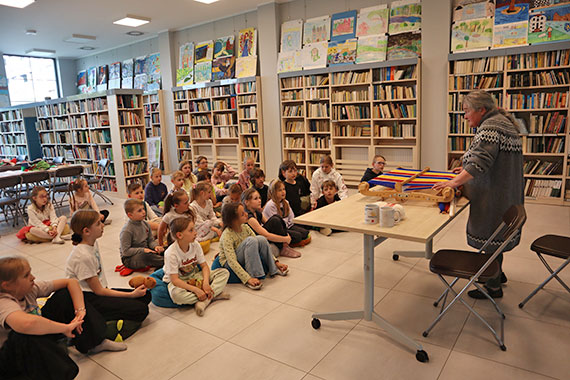 Nocna wędrówka przez książki w międzyzdrojskiej bibliotece - 10.05.2024 r.