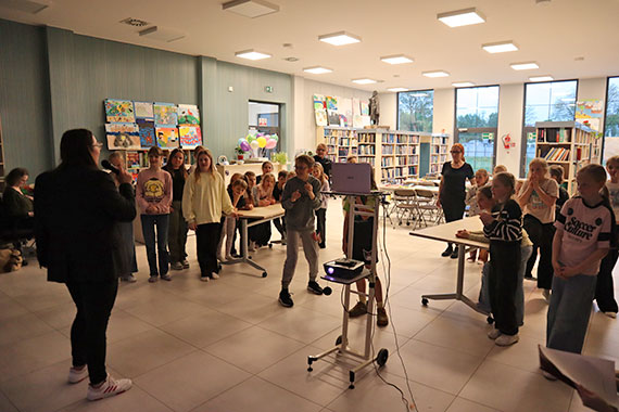 Nocna wędrówka przez książki w międzyzdrojskiej bibliotece - 10.05.2024 r.