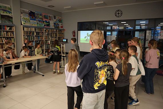 Nocna wędrówka przez książki w międzyzdrojskiej bibliotece - 10.05.2024 r.