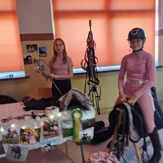 Dzie Hobby w naszej szkole – 18 pasji, jeden cel: dzielenie si tym, co kochamy!