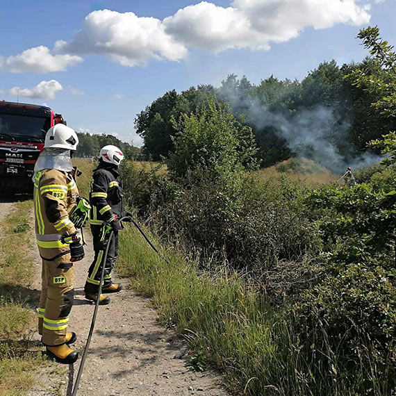 Straacy z Jarszewa i Rozwarowa gasili poar traw w Kukuowie