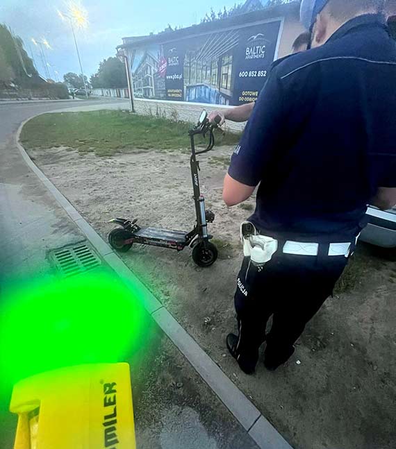 Kamieńska drogówka intensyfikuje kontrole rowerzystów i osób korzystających z hulajnóg elektrycznych