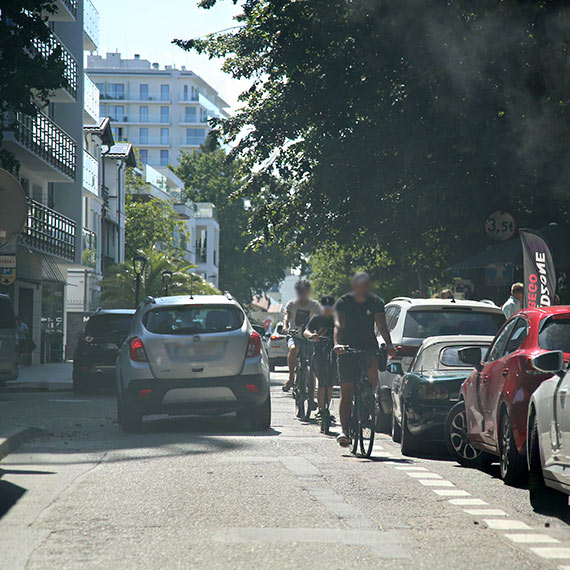 Rowery pod prd na Promenadzie Gwiazd w Midzyzdrojach. Ryzyko wypadkw ronie
