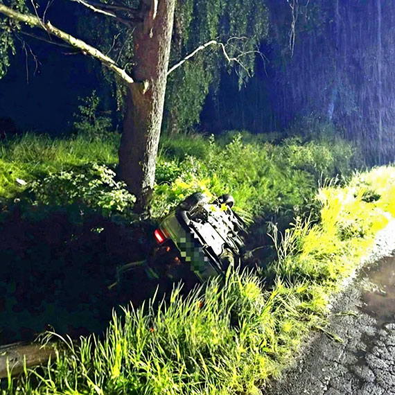 Po „dachowaniu” auta uciek do lasu. Zosta zatrzymany przez policjantw