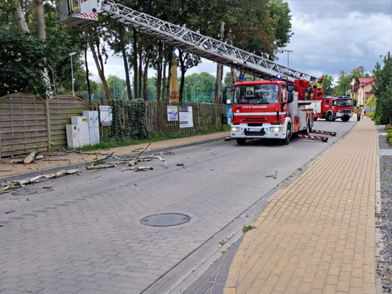 Strażacy usunęli zagrożenie przy ul. Dziwnej w Dziwnowie