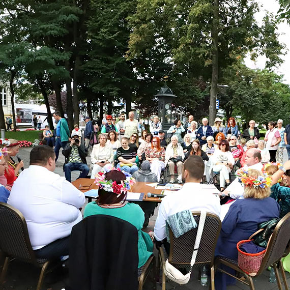 Midzyzdroje czytay Kochanowskiego na Promenadzie Gwiazd