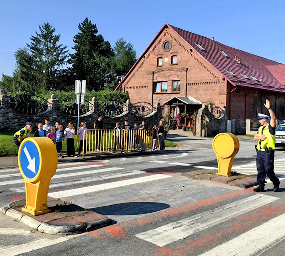 Bezpieczna droga do szkoły z kamieńskimi policjantami