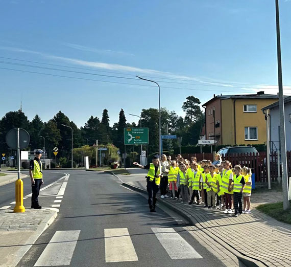 Bezpieczna droga do szkoły z kamieńskimi policjantami