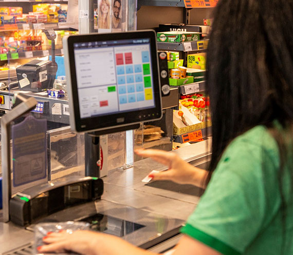 Trzy kategorie najbardziej podnosz� wzrost cen w sklepach. To art. t�uszczowe, u�ywki i owoce