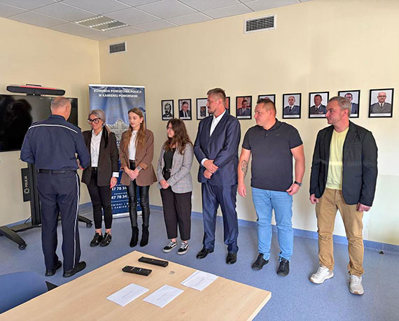 Uroczyste wyrnienie funkcjonariuszy Policji w Kamieniu Pomorskim