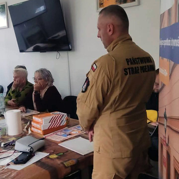 Straacy ze wierzna edukowali seniorw w Stuchowie