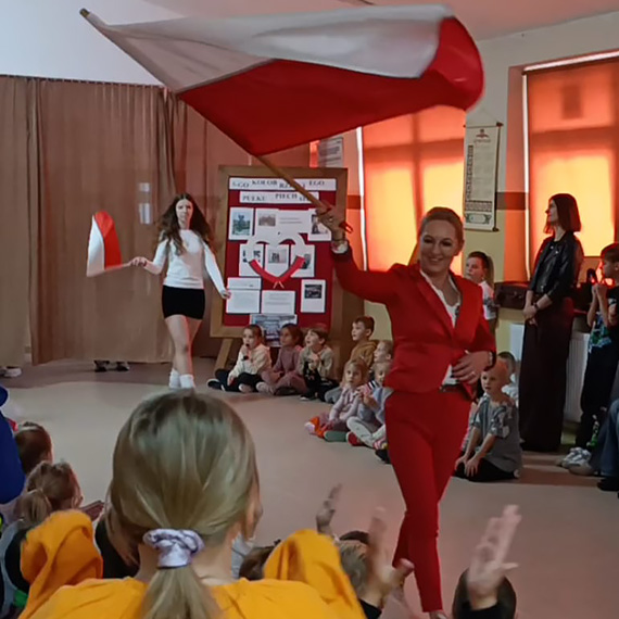 Młodzi śladami bohaterów - patriotyczny projekt w Szkole Podstawowej w Dziwnowie