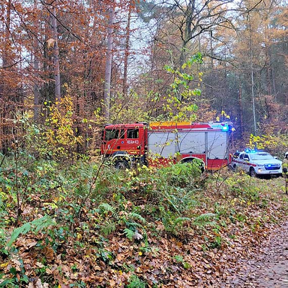 Wypadek quada w lesie pod Krzepocinem. Ranny mężczyzna trafił do szpitala