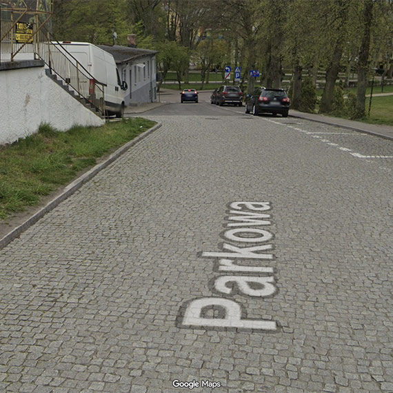 S�upki przy ulicy Jana Paw�a II  w Mi�dzyzdrojach. Wreszcie porz�dek, ale miejsca parkingowe wci�� potrzebne