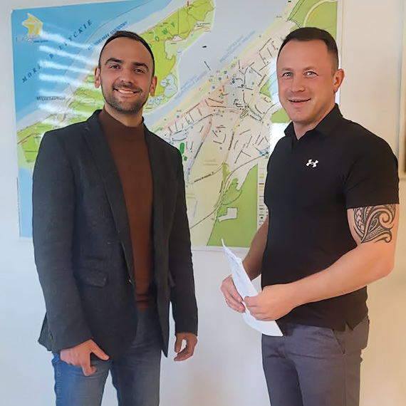 Midzyzdroje ruszaj z pierwsz inwestycj w ramach projektu „Morze zieleni II”. Podpisano umow na zagospodarowanie terenu przy CIS