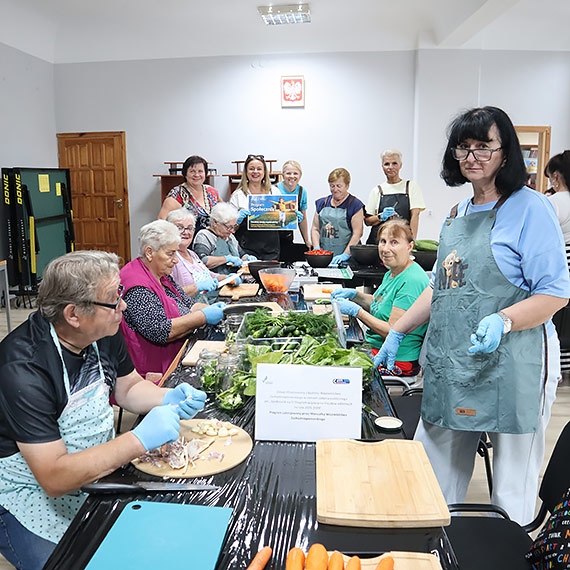 „Zero waste – weki, placki, kiszonki oraz szczliwe kocie i psie ogonki” – podsumowanie projektu w ramach Programu „Spoecznik na 5! Program wspierania inicjatyw oddolnych na lata 2025–2029”