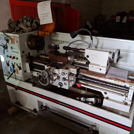 Autobusy i honkery na sprzeda – szczeciski oddzia AMW wietrzy wojskowe magazyny