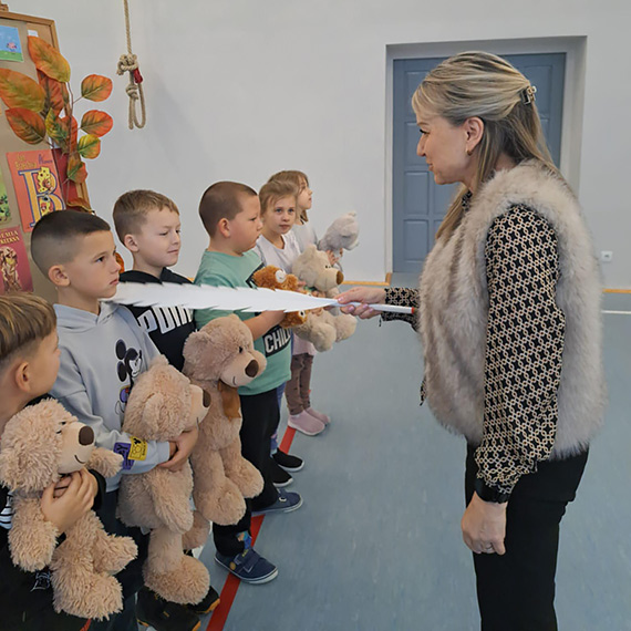 Pasowanie na czytelnika i międzynarodowy dzień pluszowego misia w Dziwnowie