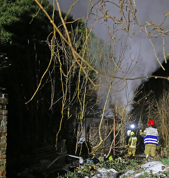 Poar pustostanu w Midzyzdrojach przy ulicy Skodowskiej. Cztery zastpy stray w akcji