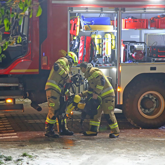 Poar pustostanu w Midzyzdrojach przy ulicy Skodowskiej. Cztery zastpy stray w akcji