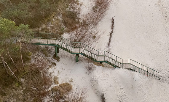 Gmina Dziwnw podpisuje umowy na budow trzech nowych zej na pla