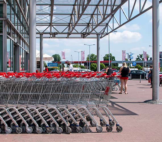 Dyskonty coraz mocniej dochodz do ciany. Wida to wyranie po najnowszych wynikach ze sklepw