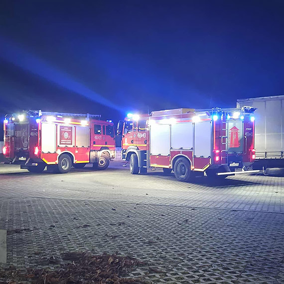 Akcja służb na ul. Niepodległości w Golczewie. Strażacy pomogli ewakuować kierowcę ciężarówki