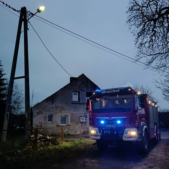 Pożar instalacji elektrycznej w domu jednorodzinnym w Ronicy. Interweniowały straże z powiatu kamieńskiego