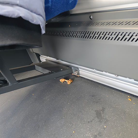 Brud w wagonach poci�gu do Szczecina. Czytelnicy pytaj� o standardy czysto�ci