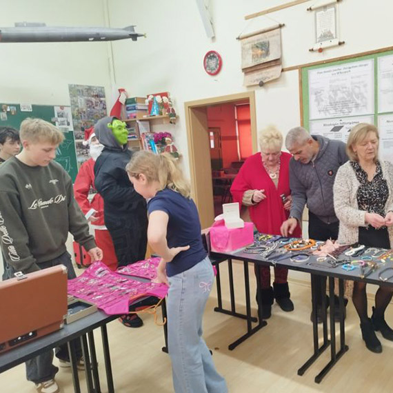 Uczniowie SP w Dziwnowie pomogli chorym ch�opcom. Ponad 2,2 tys. z� trafi�o na Siepomaga