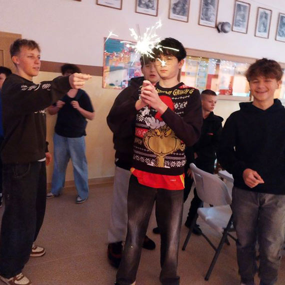 Uczniowie SP w Dziwnowie pomogli chorym ch�opcom. Ponad 2,2 tys. z� trafi�o na Siepomaga