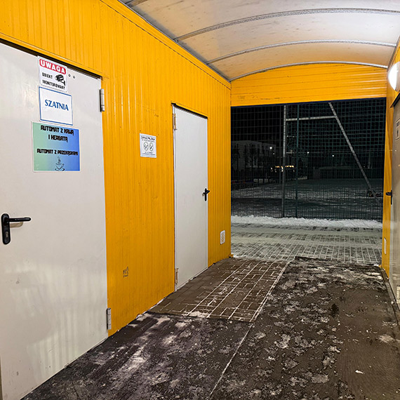 Lodowisko w Dziwnowie przyci�ga mieszka�c�w regionu. Tanie, dost�pne i czynne codziennie