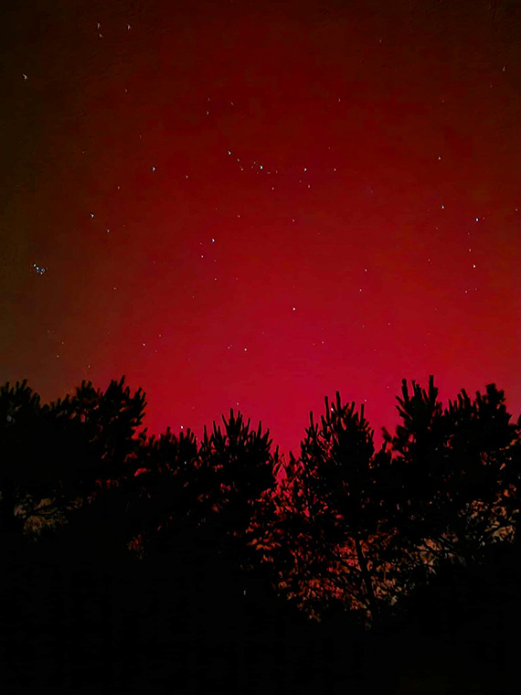 Spektakularna zorza polarna nad �winouj�ciem, kolorowy pokaz energii S�o�ca i jak samodzielnie uchwyci� to na zdj�ciu