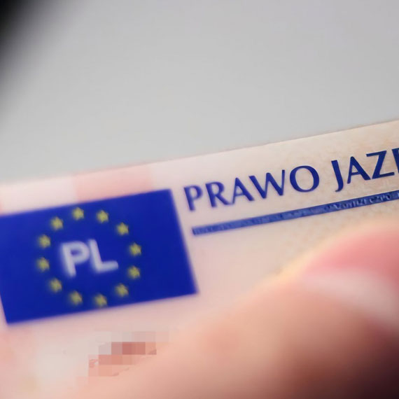 Fa�szywe prawo jazdy ujawnione podczas kontroli drogowej w Kamieniu Pomorskim