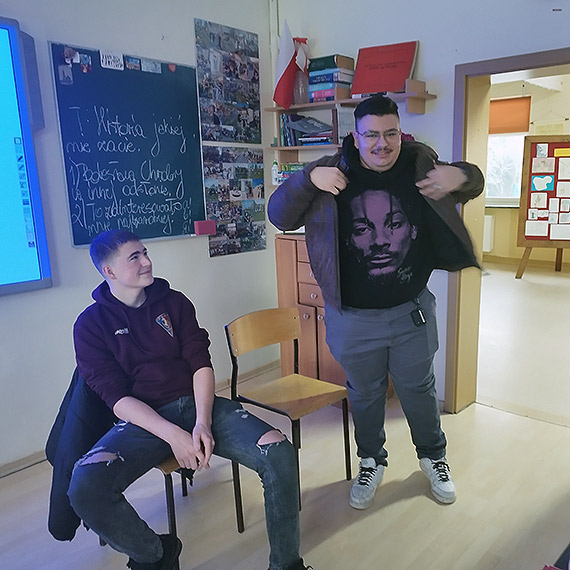 Absolwenci wrócili do swojej szkoły. Inspirujące spotkanie z młodszymi kolegami w Dziwnowie