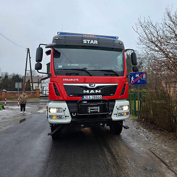 Zalana piwnica przy ul. D�ugiej w �wierznie