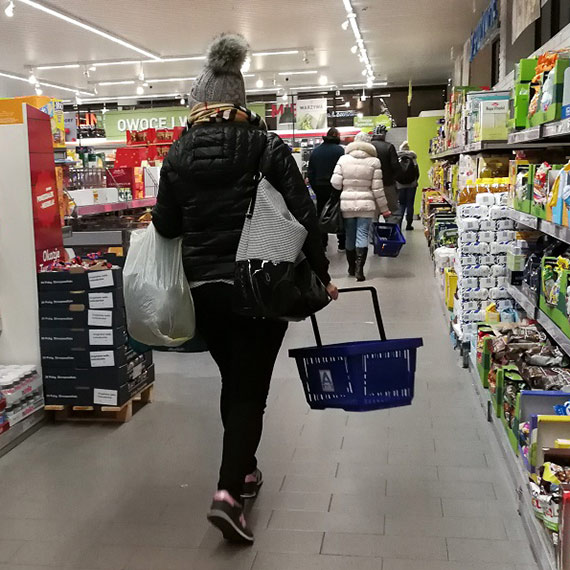 Stycze� zako�czy� si� w sklepach wzrostem cen na poziomie 3,7% rdr. Najmocniej zdro�a�y u�ywki